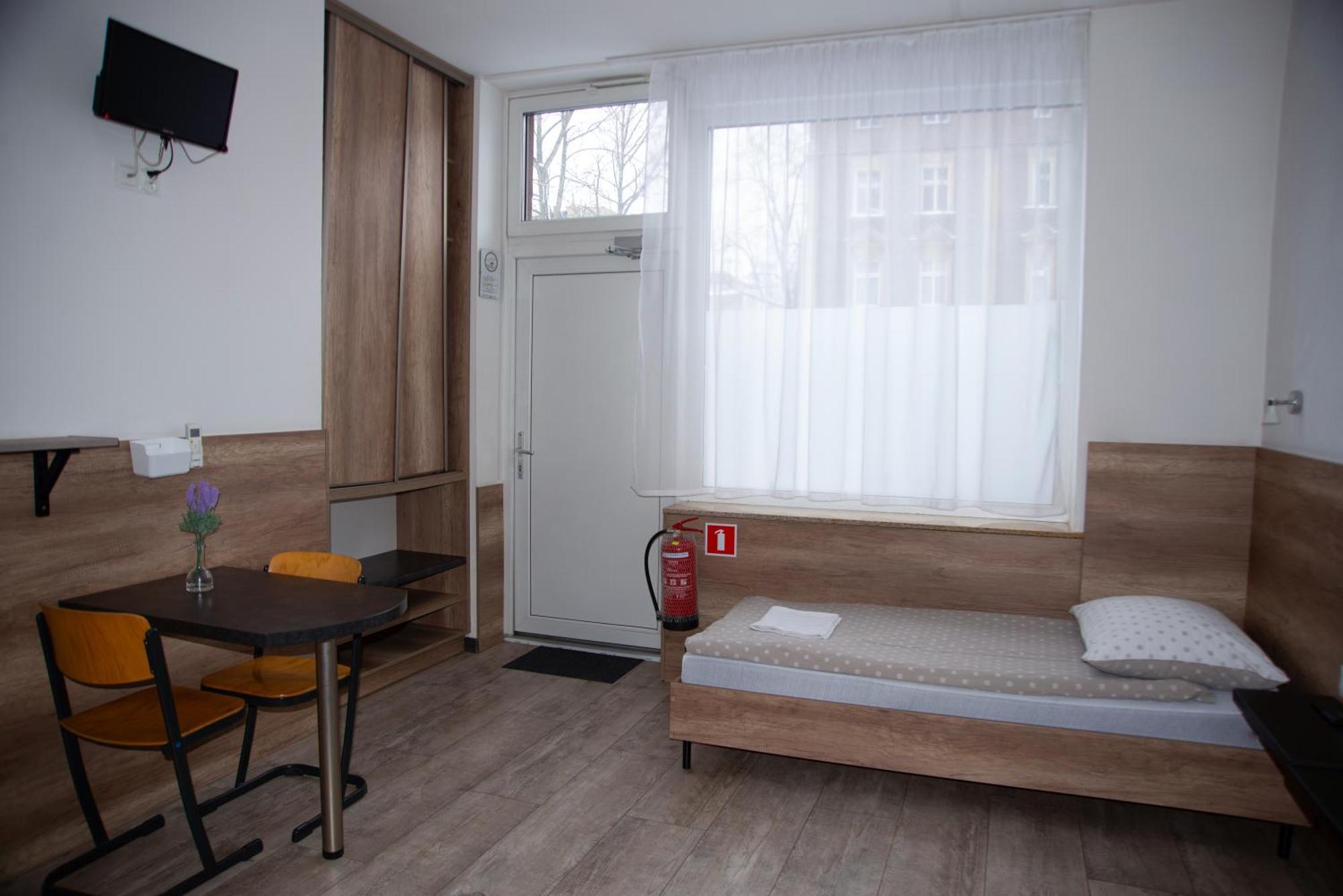 Noclegi "Poza Szlakiem" Waldenburg Exterior foto