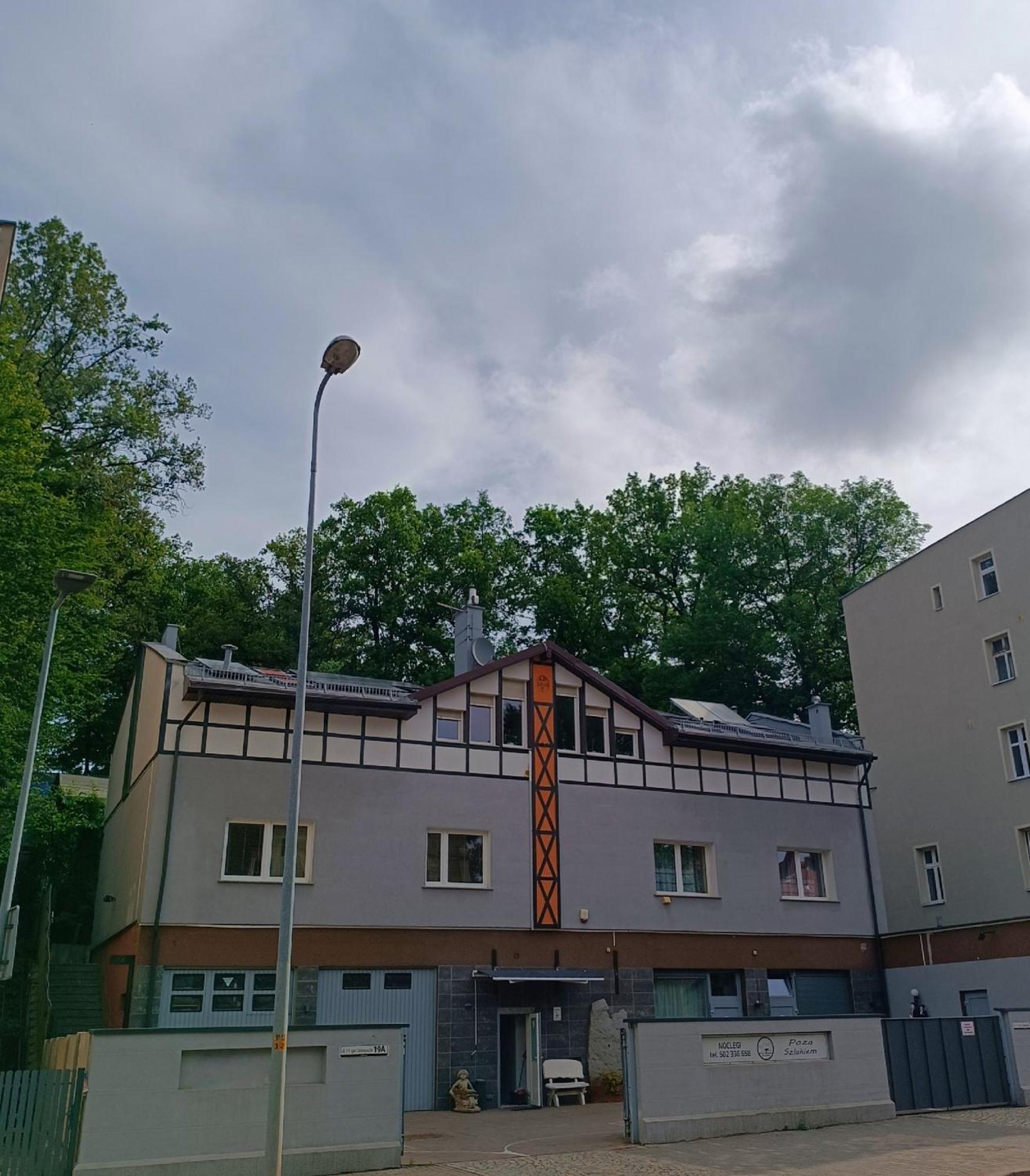 Noclegi "Poza Szlakiem" Waldenburg Exterior foto